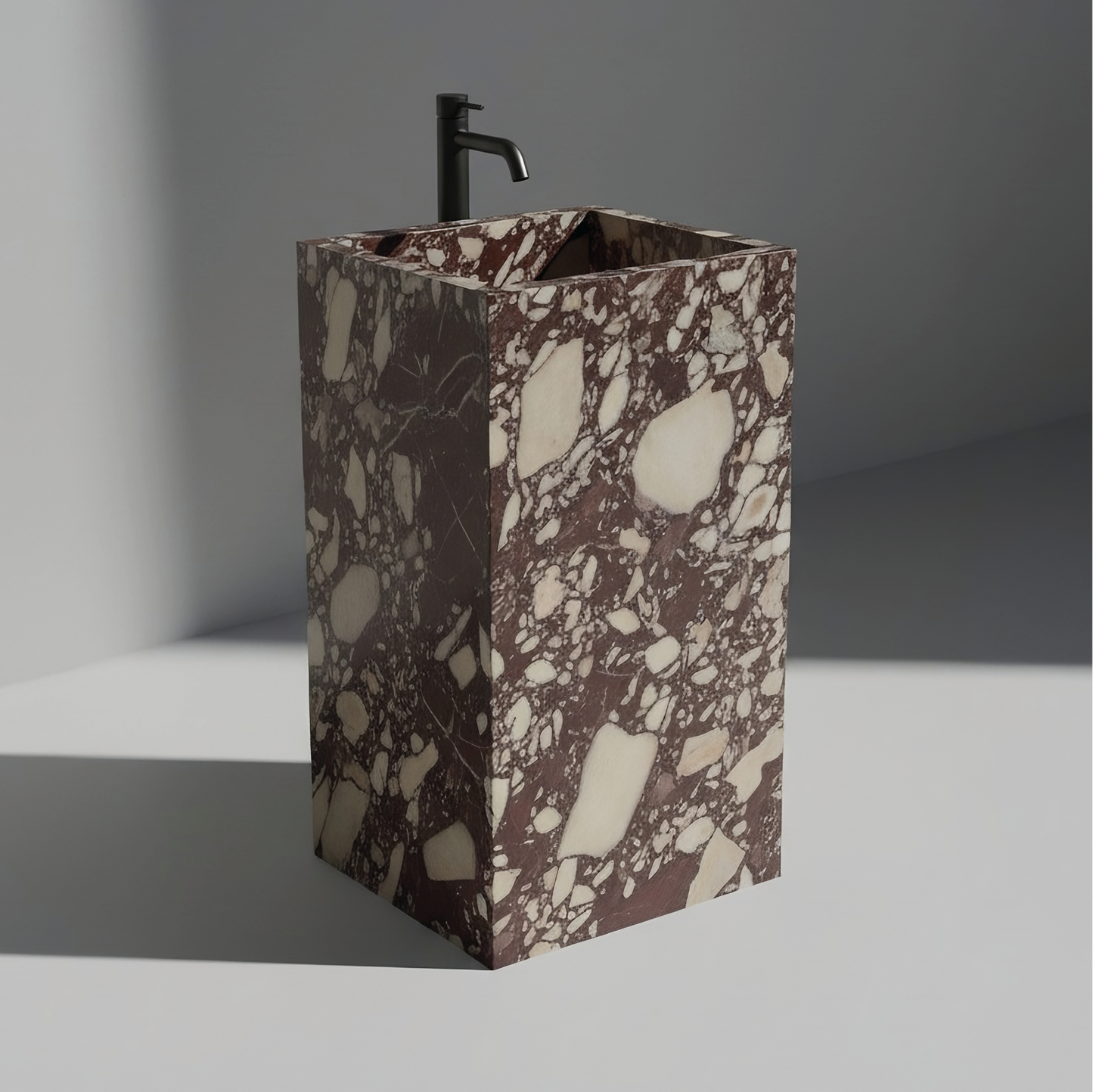 Lavabo Totem Seren en Mármol Calacatta Viola sin agujero, mármol blanco pulido con vetas púrpura intensas.