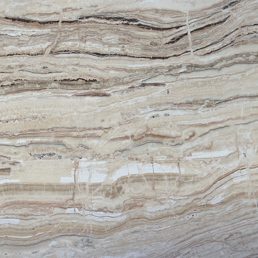 Detalle del Ónix Avorio, piedra semipreciosa de tonos marfil y vetas translúcidas naturales.