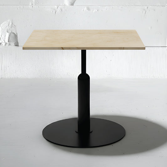 Mesa Bistró Robust cuadrada en mármol Crema Persa con base Apollo negra.