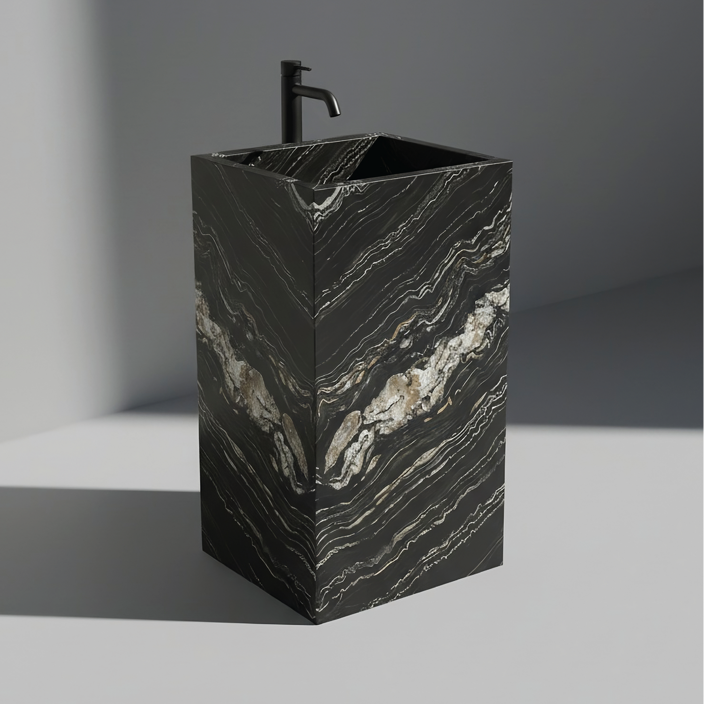 Lavabo Totem Seren en Cuarcita Belvedere Tropical Storm sin agujero, piedra negra pulida con vetas onduladas metálicas.