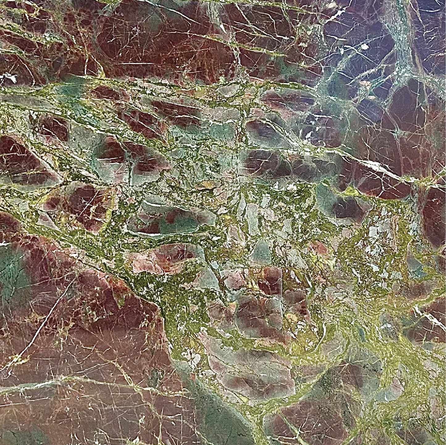 Detalle de la Cuarcita Granada, tonos rojizos y textura mineral natural para baños de lujo.