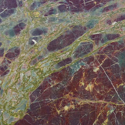 Detail of Granada Quartzite, reddish tones and natural mineral texture for luxury bathrooms.