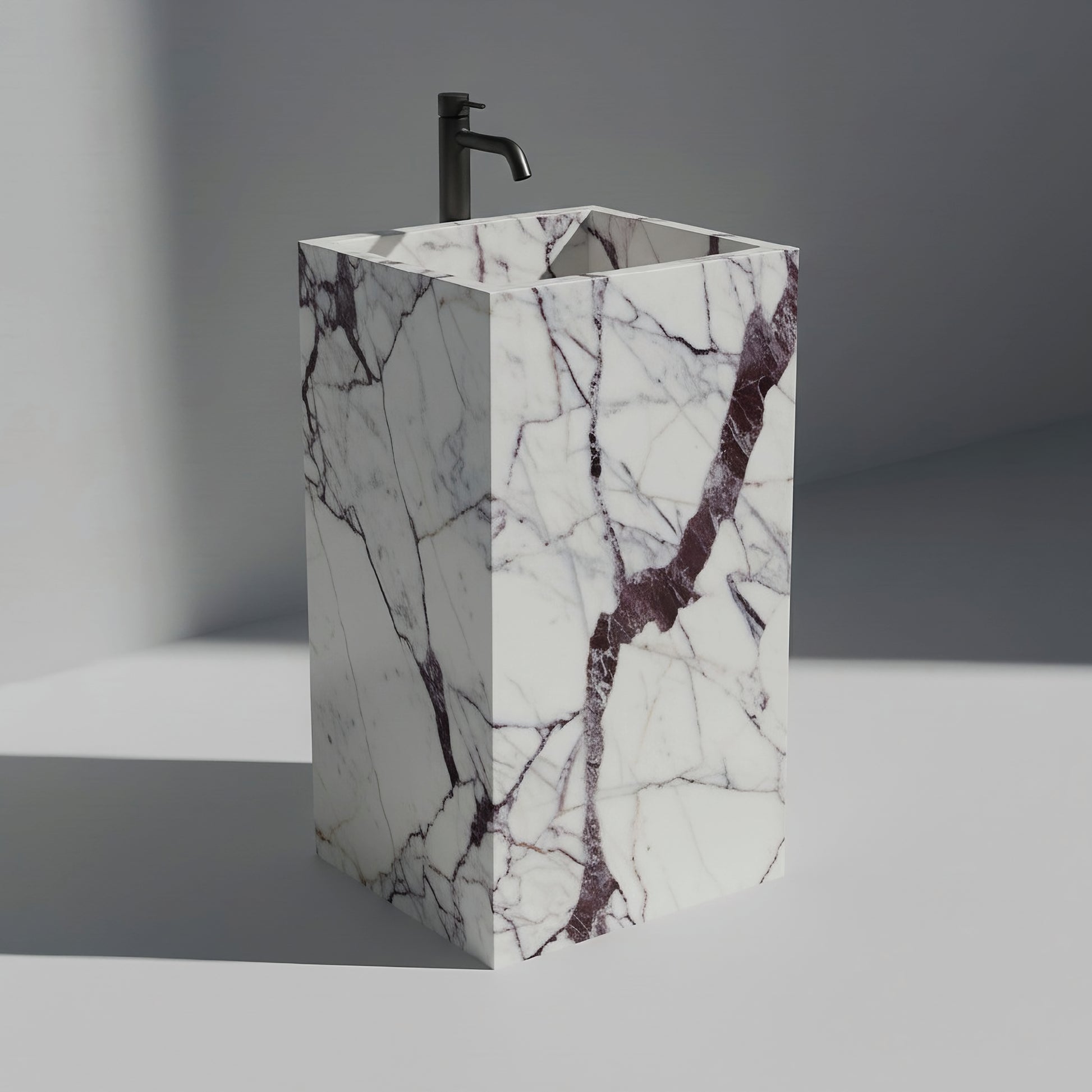 Lavabo Totem Seren en Mármol Calacatta Viola sin agujero, mármol blanco pulido con vetas púrpura intensas.