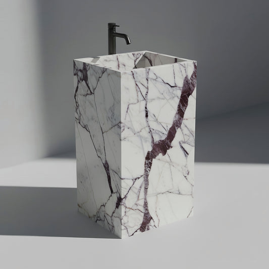Lavabo Totem Seren en Mármol Calacatta Viola sin agujero, mármol blanco pulido con vetas púrpura intensas.