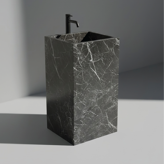 Lavabo Totem Seren en Mármol Iris sin agujero, piedra natural pulida con vetas suaves y tonos equilibrados.