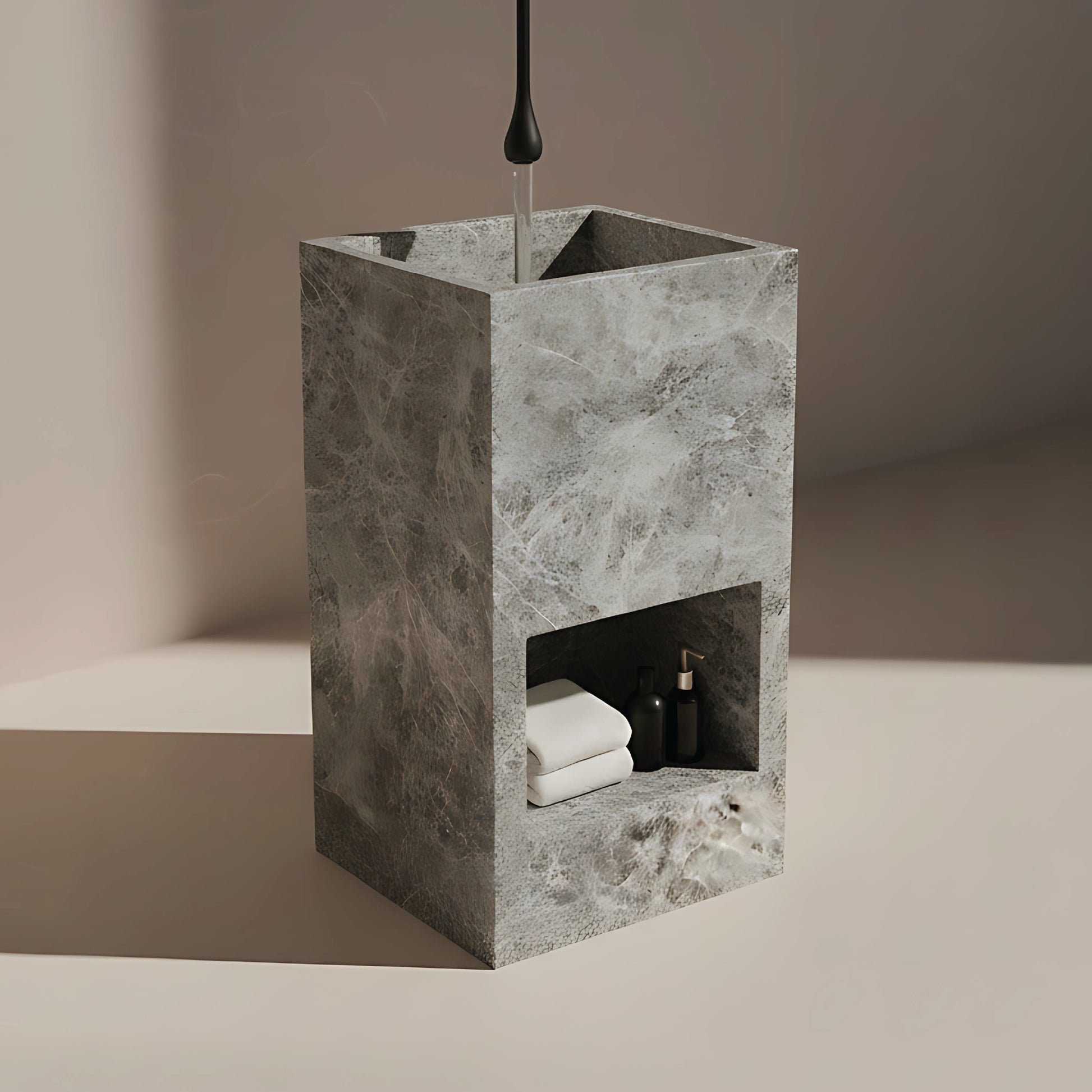 Lavabo Totem Áureo en Mármol Gris Tundra con nicho frontal