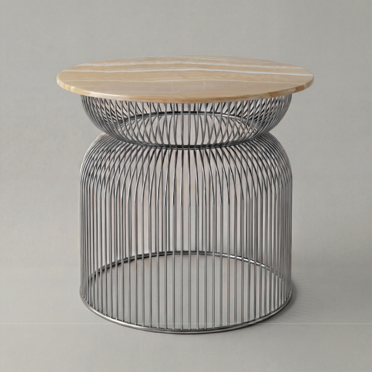 Mesa auxiliar Abcheck en ónix dorado natural con profundidad cromática y diseño escultórico
