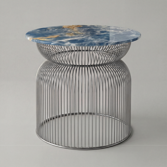 Mesa auxiliar Abcheck en ónix dorado natural con profundidad cromática y diseño escultórico
