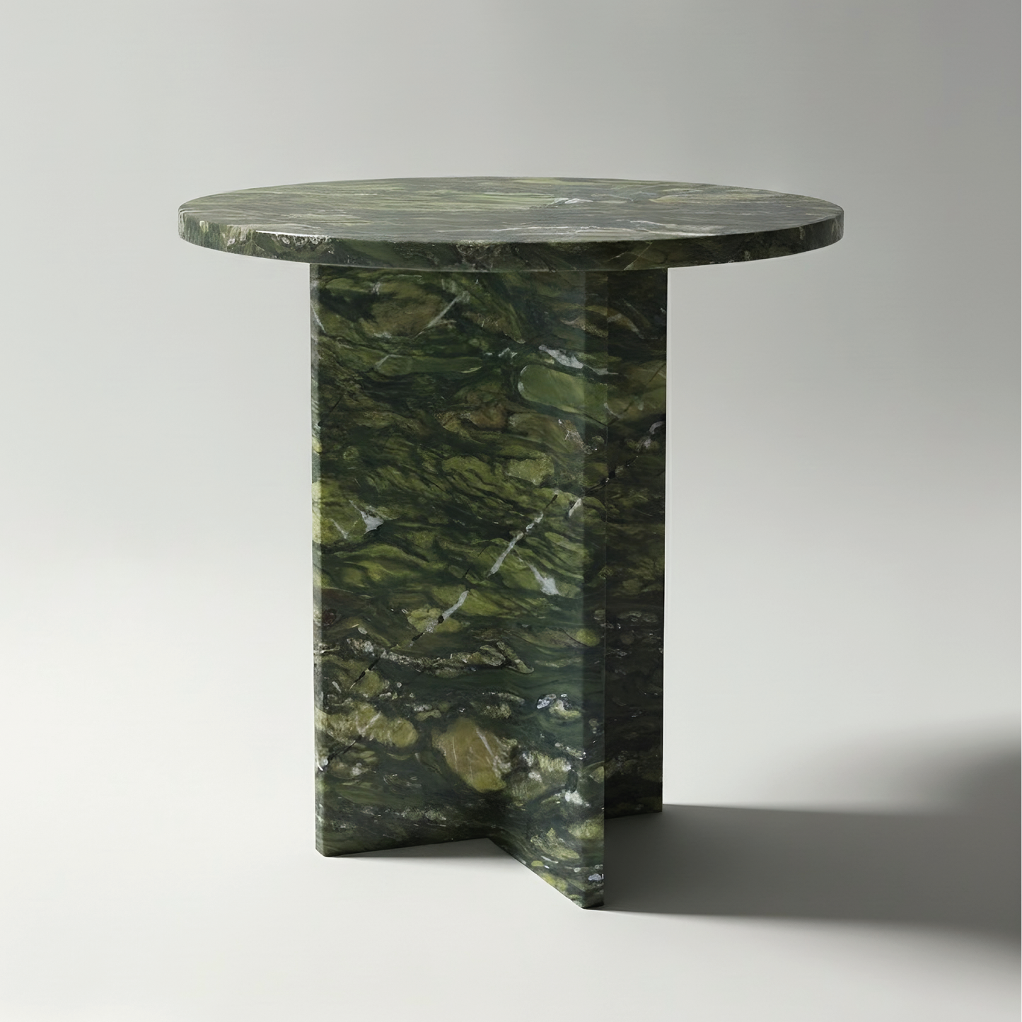 Mesa auxiliar CHIC en Verde Amazonia, mesa de piedra verde, diseño cúbico pulido.
