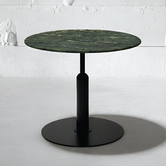 Mesa Bistró Robust en cuarcita Verde Amazonia con base Apollo negra, estilo minimalista contemporáneo.
