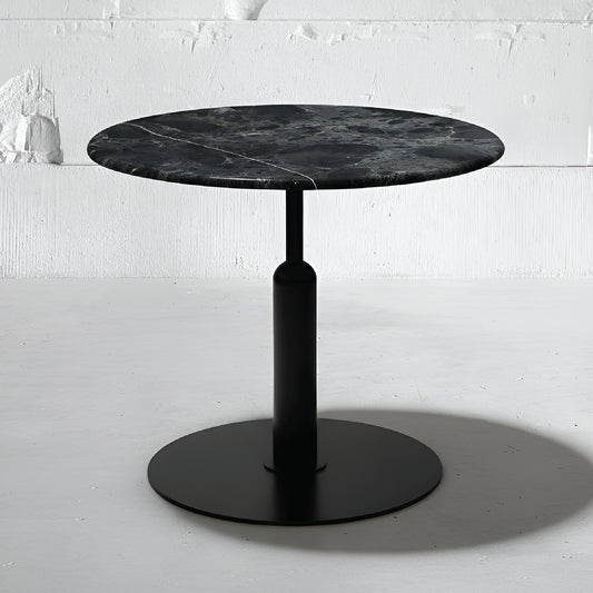 Mesa Bistró Robust en cuarcita Negro Casper con base Apollo negra, estilo minimalista premium.