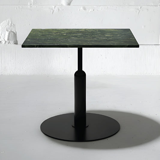 Mesa Bistró Robust cuadrada en cuarcita Verde Amazonia con base Apollo negra.