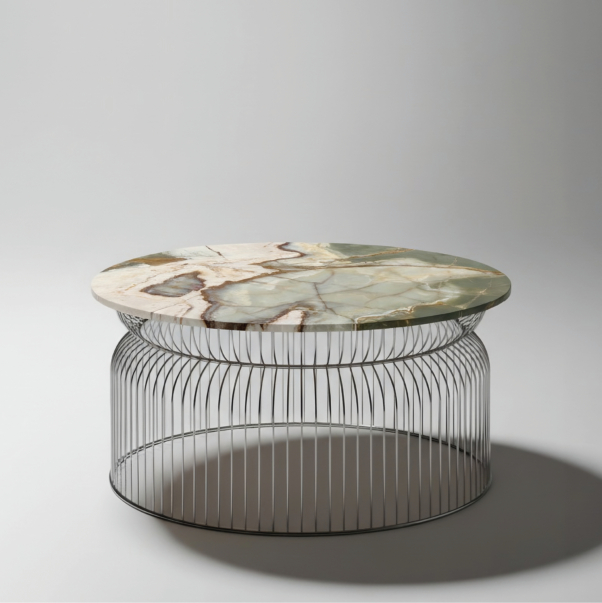 Mesa centro Abcheck en Ónix Verde con base metálica, mesa de piedra natural pulida, diseño minimalista de alta gama.