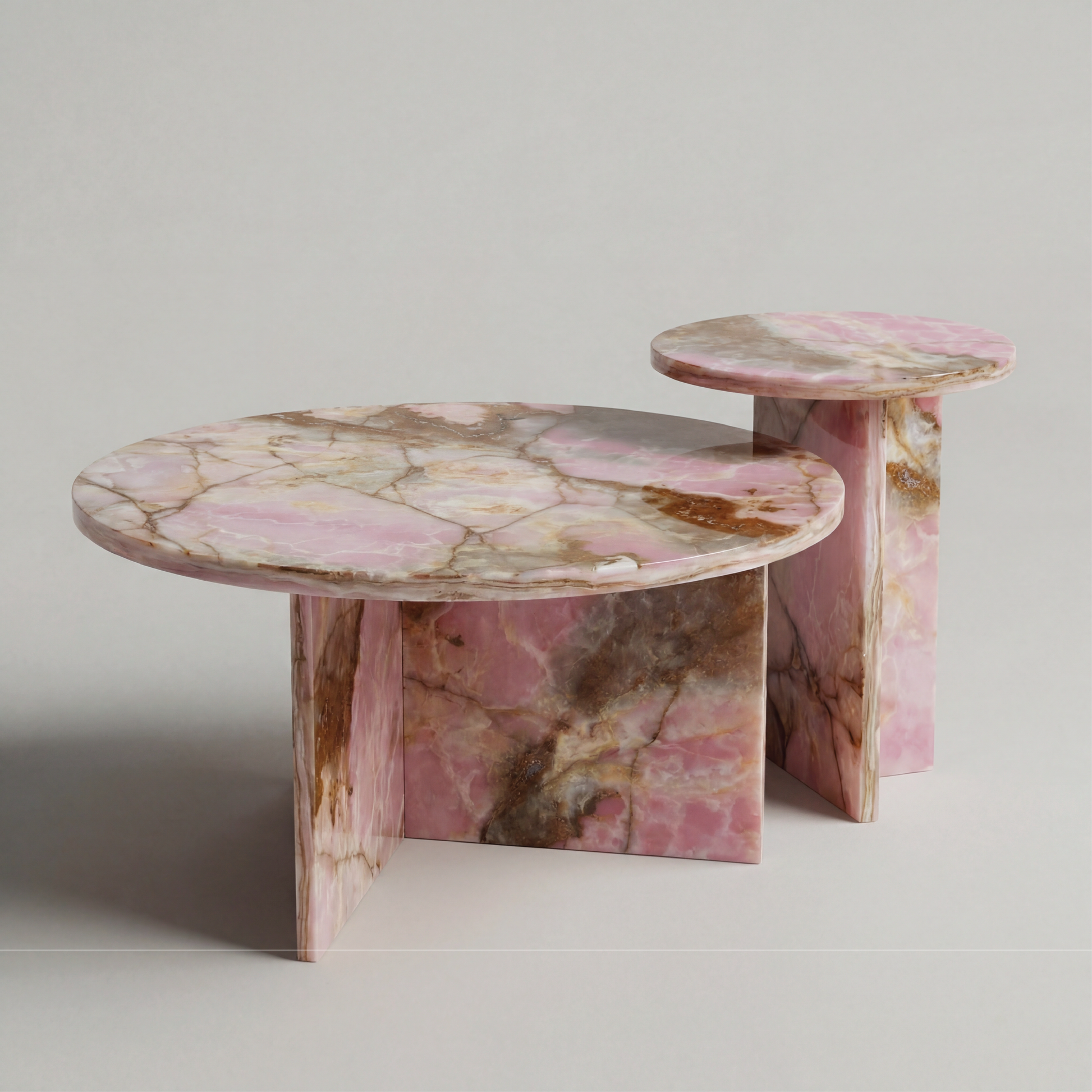Mesa centro Chic en ónix rosa natural con diseño escultórico y acabado artesanal