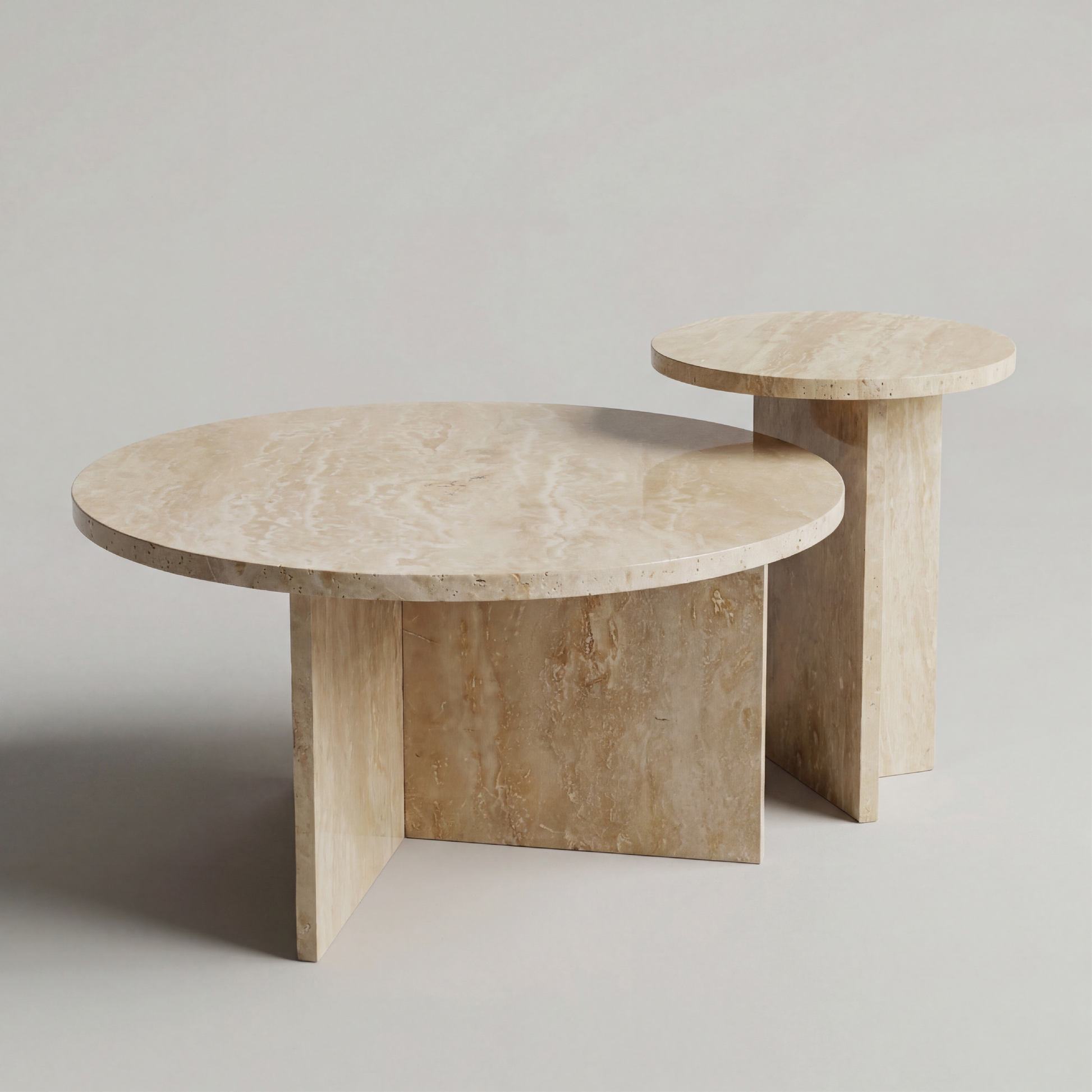 Mesa centro Chic en travertino crema natural con textura orgánica y diseño atemporal
